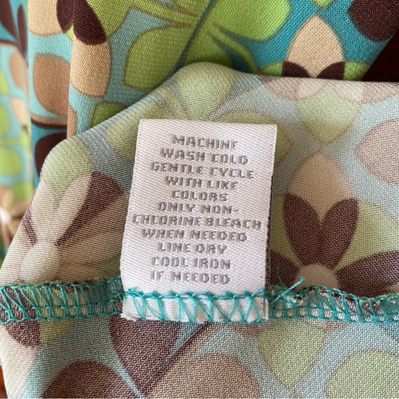 Dressbarn Green and White Sleeveless V-Neck Sundress - Picture 13 of 13